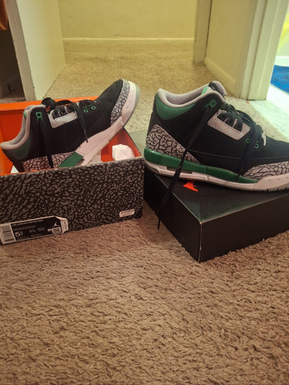 Cute Air Jordan 3 Retro Kids Black & Green Athletic Sneakers Size 5.5